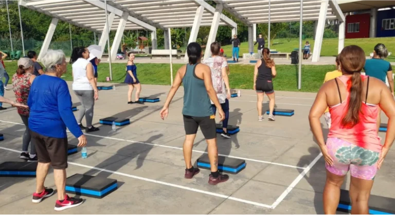 Após enfrentar depressão e efeito sanfona, psicóloga cria método para emagrecer sem dietas restritivas